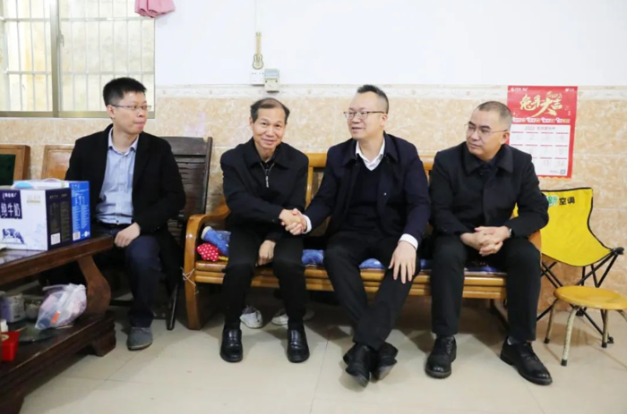 【名医有约】太阳成集团tyc4633领导慰问返聘老专家刘相朝主任医师
